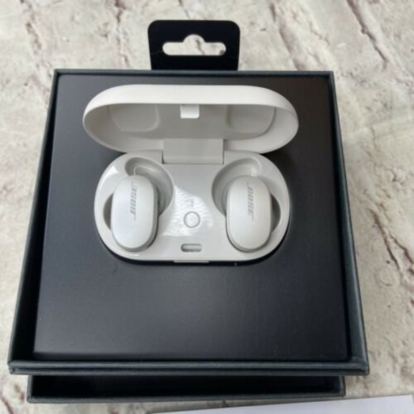 Bose Quietcomfort Earbuds White silicone Ruber $295 - Picture 2 of 5